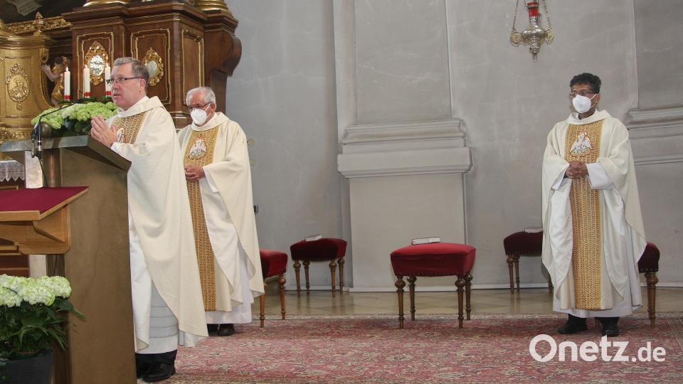 Den Festgottesdienst zelebrierten (von links) Pfarrer Manfred Strigl, Pfarrer Gerhard Pausch und Pfarrer Joseph. Bild: wro