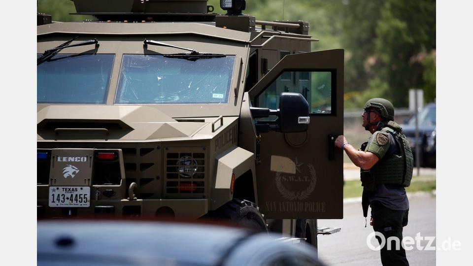 Der Schütze wurde bisherigen Informationen zufolge vom Sicherheitspersonal der Grundschule gestellt. Bild: Dario Lopez-Mills/AP/dpa