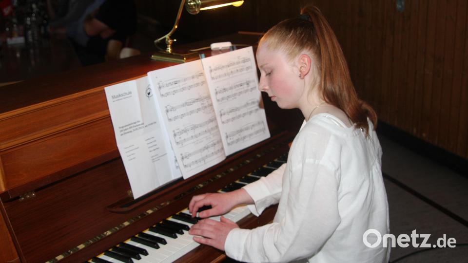 Musikalische Akzente setzte Nachwuchspianistin Amelie Gailer. Bild: wro