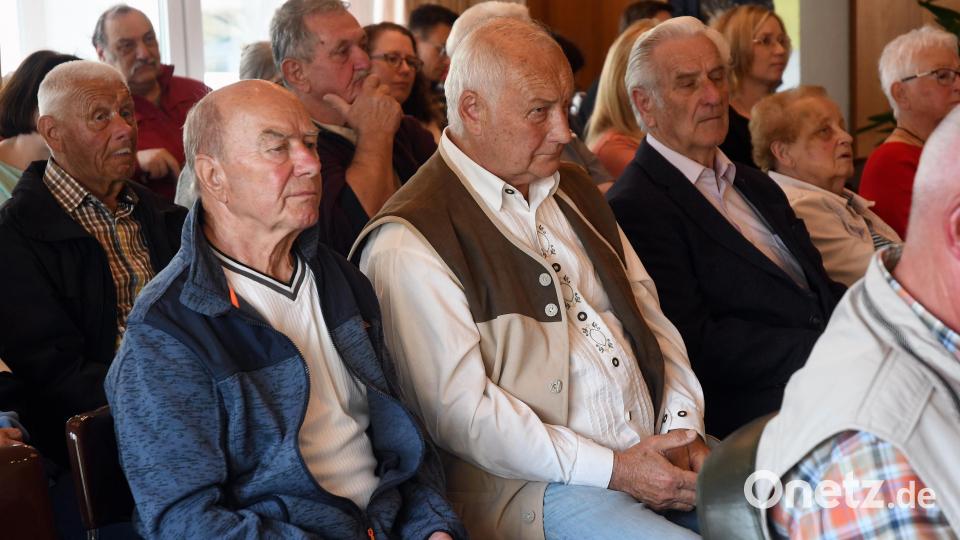 Die vielen treuen Flosser SPD-Mitglieder lassen sich den Besuch von Kevin Kühnert nicht entgehen. Bild: Gabi Schönberger