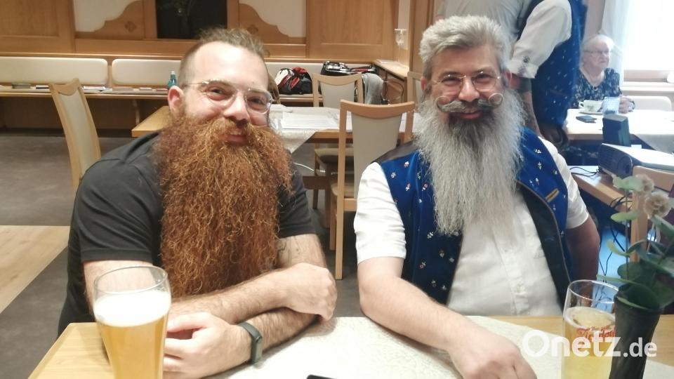 Auch bärtige Gäste aus Österreich, der Schweiz, aus Israel und Frankreich besuchten die Feierlichkeiten (von links): Gilad Levy (Jerusalem) und Hervé Diebolt (Waldighoffen, Elsass). Bild: dir