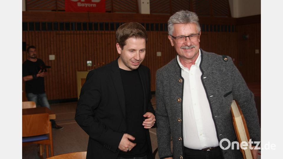 Kevin Kühnert und Bürgermeister Wolfgang Braun (von links). Bild: wro