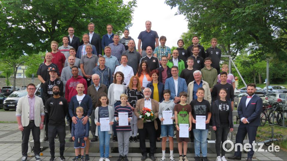 Zahlreiche Aktive wurden bei der Sportlerehrung Neustadt ausgezeichnet Bild: adj
