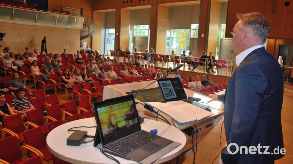 Rektor Peter Danninger referierte zum Thema „Wie kann Schule gelingen?“ Bild: gsp