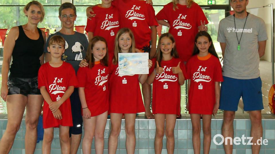 Die Sieger aus Schirmitz mit den Klassenlehrerinnen und den Organisatoren. Bild: R. Kreuzer