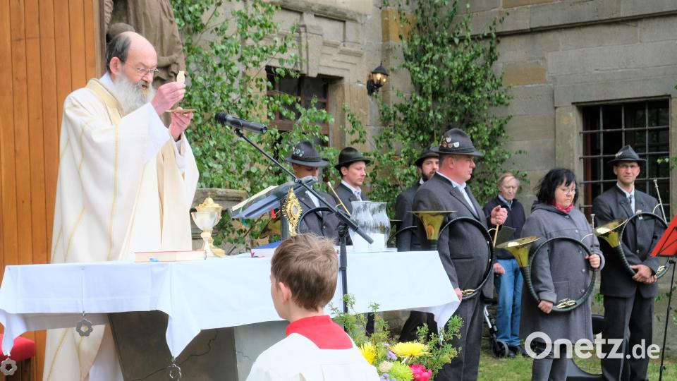 Musikalisch umrahmten die Kaibitzer Schlossbläser den Reitergottesdienst, den Pater Benedikt Schuster zelebrierte. Bild: do