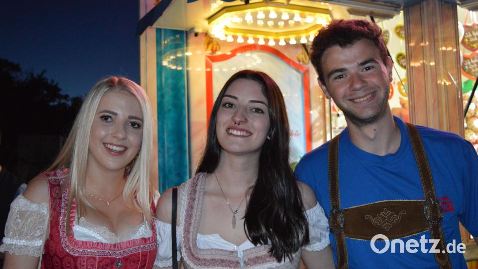 Laura (23), Vanessa (21) und Markus (21) sind begeistert: Wir kommen jeden Tag“ Bild: bej