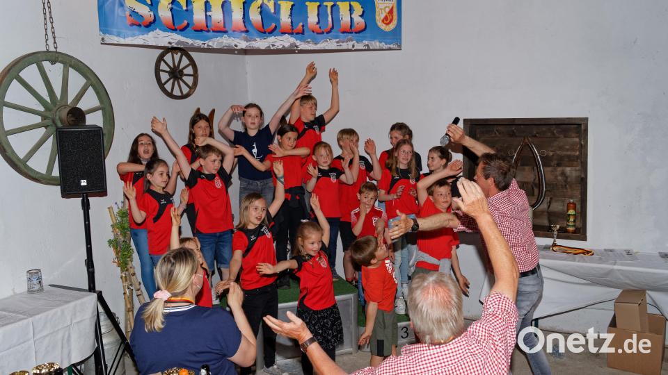 Auch die Kinder jubeln über ihre hervorragenden Ergebnisse. Bild: pi