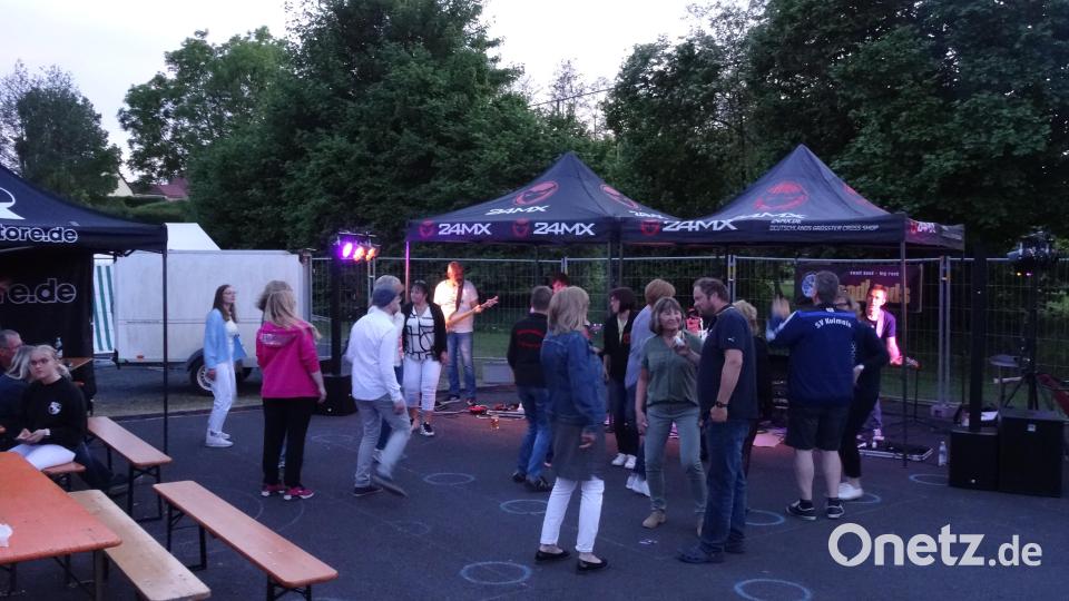 Tanz war zur Musik der Band "Goodlands" angesagt. Bild: ak