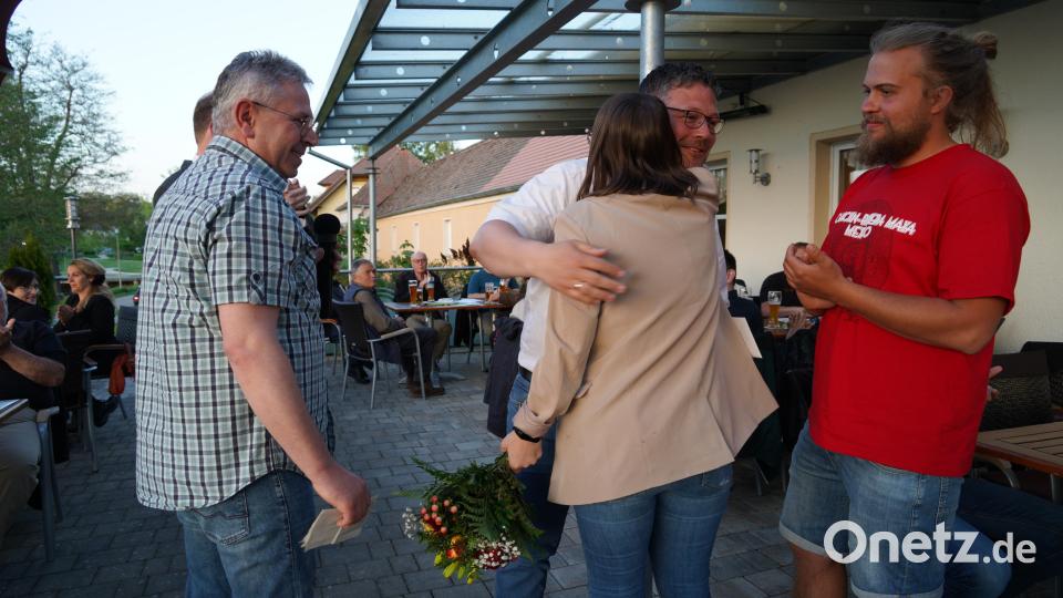 Georg Panzer, Mirjam Müller und Hans Zaus (von links) bilden das neue Leitungsteam der Kolpingsfamilie Kemnath. Bei der Jahreshauptversammlung verabschiedeten sie sich von Roland Sächerl. Bild: kaz