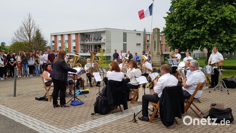 Die Philharmonie Diemeringen begleitet das Gedenken. Bild: Judith Lehner