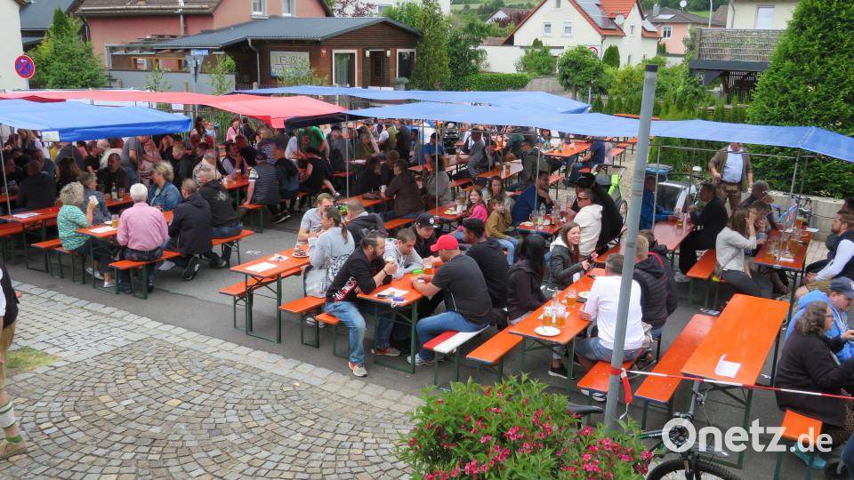 Viele Gäste, gutes Bier und kulinarische Schmankerl machten das Bierfest der Freiwilligen Feuerwehr zum Erfolg. Bild: adj