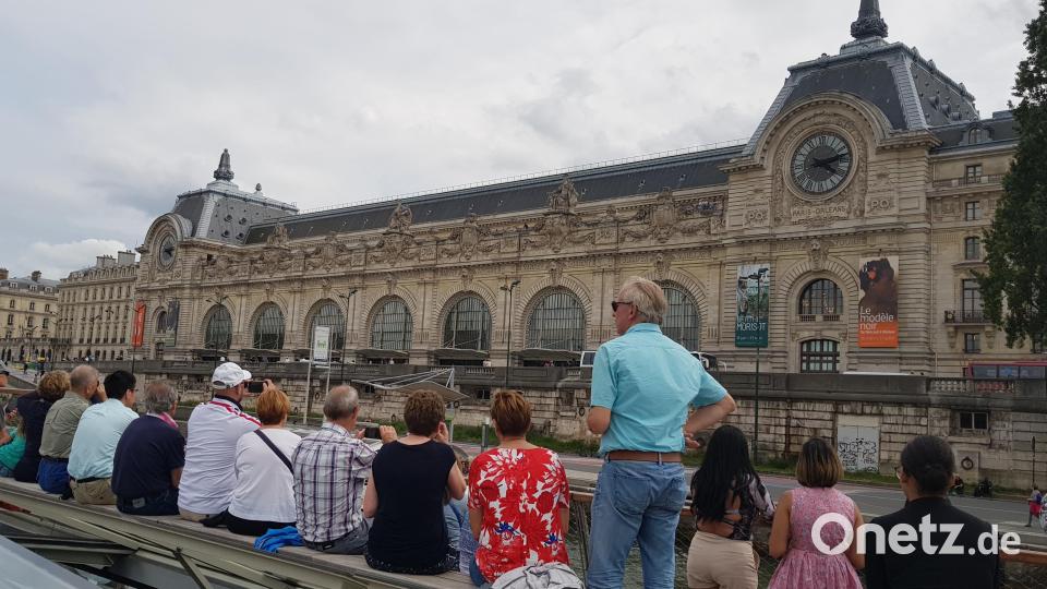 Bei einer Bootsfahrt auf der Seine lernen die Jugendlichen Frankreichs Hauptstadt kennen. Bild: Judith Lehner