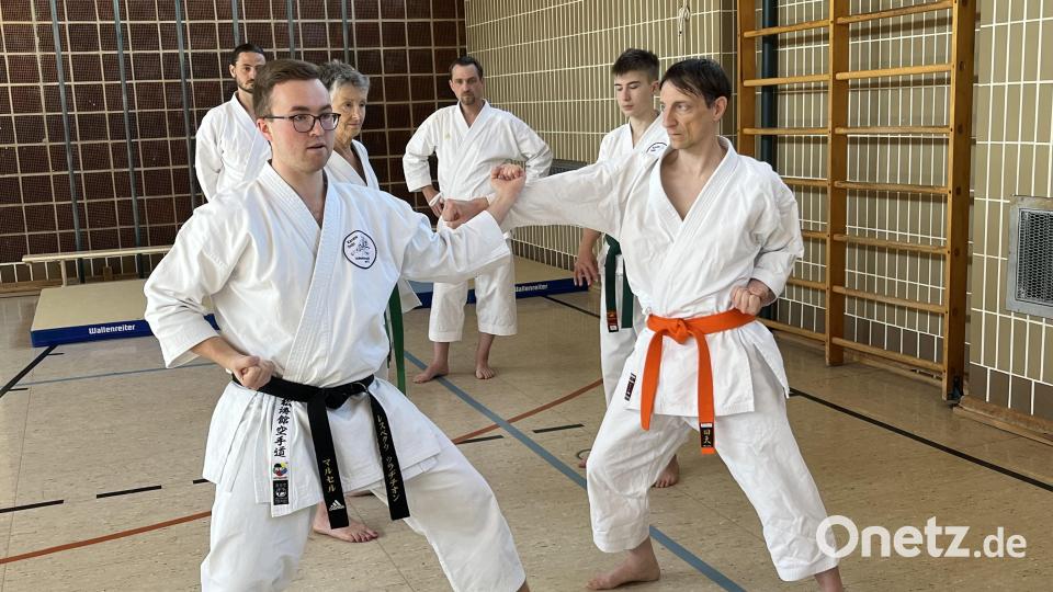 Nach einer intensiven Vorbereitung stellten sich Karateka vom TV Vohenstrauß ihrer Kyu-Prüfung und legten dafür sogar ein Extra-Training ein. Bild: dob