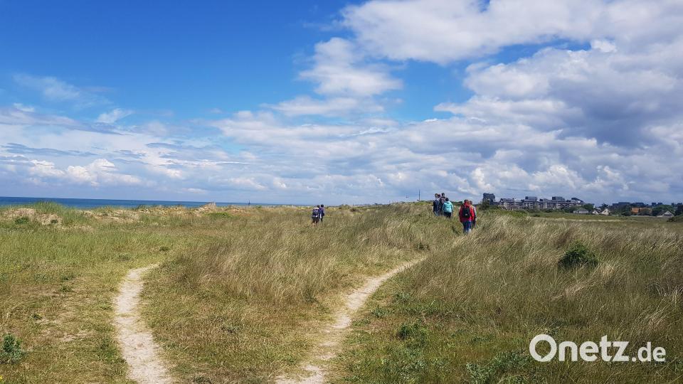 Wo heute ein malerischer Strandspaziergang möglich ist, landeten vor ziemlich genau 75 Jahren die Truppen der Alliierten. Bild: Judith Lehner