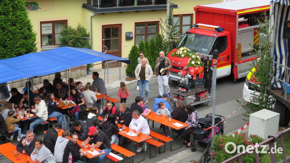 Viele Gäste, gutes Bier und kulinarische Schmankerl machten das Bierfest der Freiwilligen Feuerwehr zum Erfolg. Bild: adj