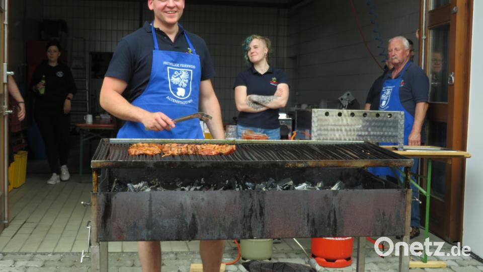 Viele Gäste, gutes Bier und kulinarische Schmankerl machten das Bierfest der Freiwilligen Feuerwehr zum Erfolg. Bild: adj