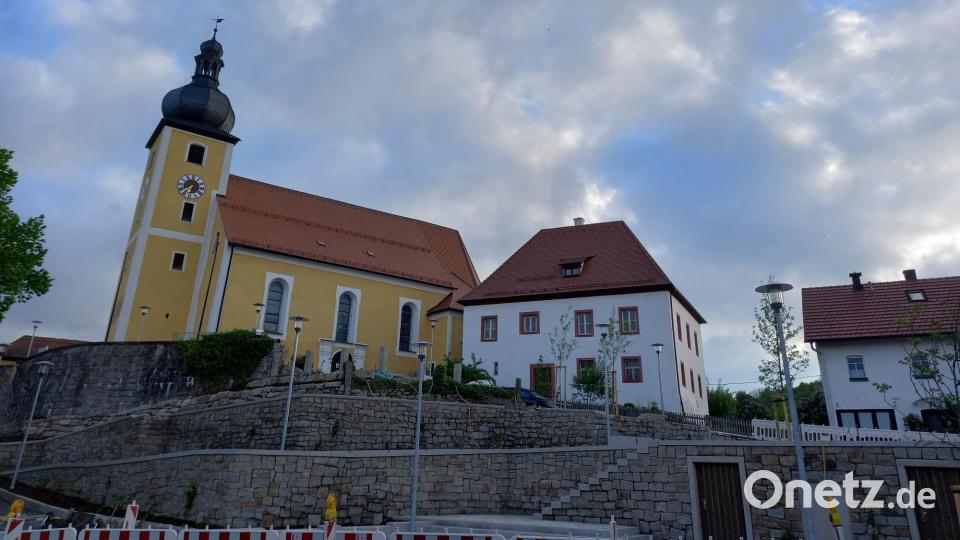 Die fast fertiggestellte Baumaßnahme am Marktplatz. Beim Bürgerfest im Juli soll der Marktplatz offiziell eingeweiht werden. Bild: soj
