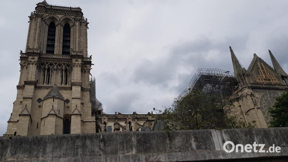 Die Schiffahrt führt an der Kathedrale Notre-Dame-de-Paris vorbei, die im April dieses Jahres teilweise abgebrannt ist und deshalb aktuell nicht besichtigt werden kann. Bild: Judith Lehner