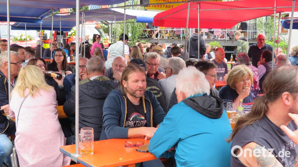 Viele Gäste, gutes Bier und kulinarische Schmankerl machten das Bierfest der Freiwilligen Feuerwehr zum Erfolg. Bild: adj