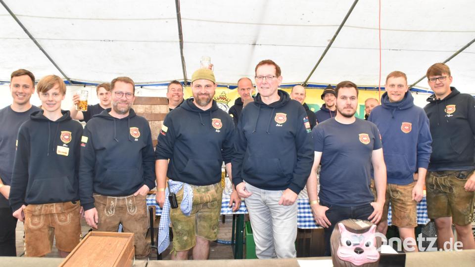 Helfer hinter dem Ausschank Bild: hcz