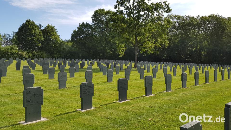 Kreuze soweit das Auge reicht: Knapp 16 000 Kriegsopfer sind hier, in Niederbronn, begraben. Bild: Judith Lehner