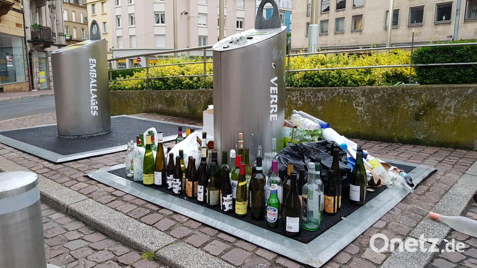 Ist das schon Kunst? Ordnung scheint den Franzosen jedenfalls auch bei der Altglasentsorgung am Herzen zu liegen. Bild: Judith Lehner