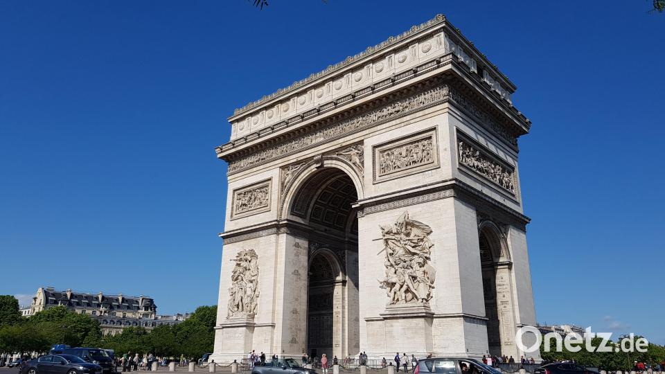 Im &quot;Arc de Triomphe&quot; sind die Namen aller Städte verewigt, die Napoleon besiegt hat - unter ihnen sind Amberg und Witzlhof. Bild: Judith Lehner