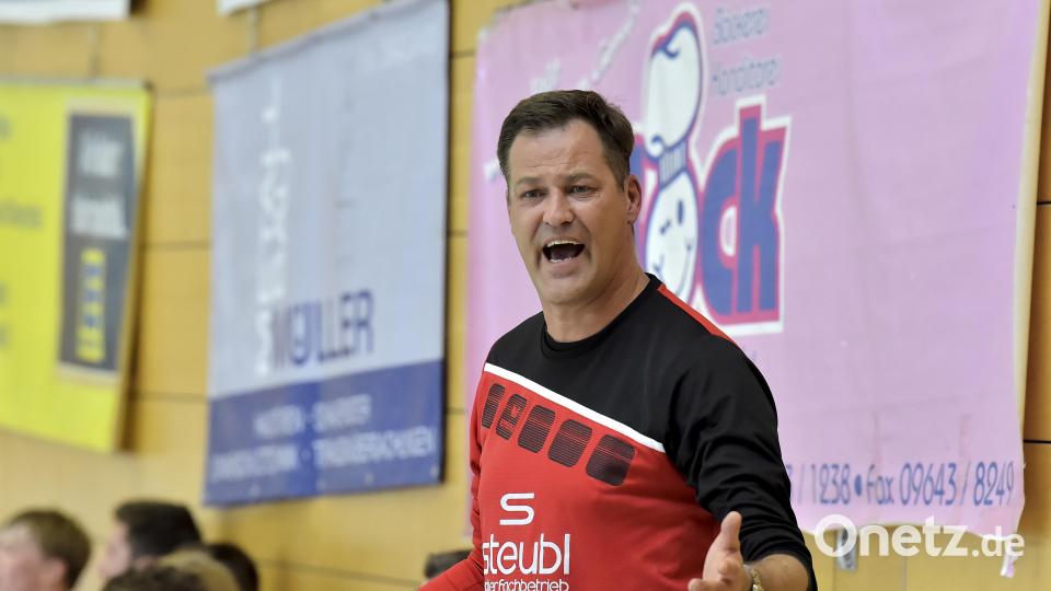 Christian Rohrbach, der Trainer des HC Sulzbach, gilt als "Vater des Erfolges." Bild: Hubert Ziegler