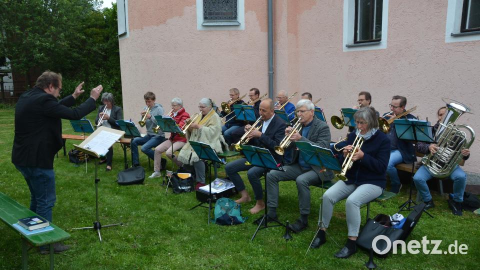 Der Stiftland-Posaunenchor unter der Leitung von Kantor Michael Grünwald. Bild: jr