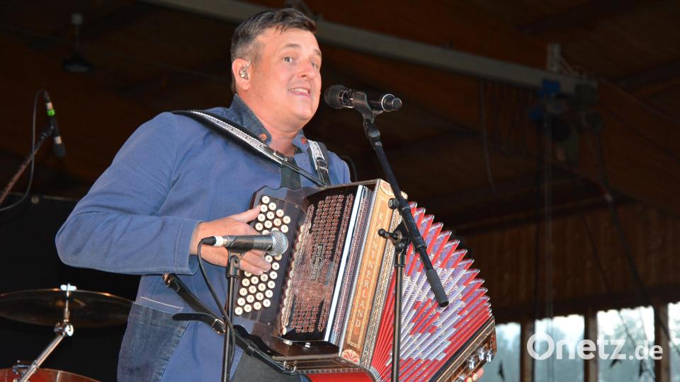 Stargast des Abends war Schlagersänger Marc Pircher, der jährlich rund 120 Live-Auftritte zu bewältigen hat. Bild: jr
