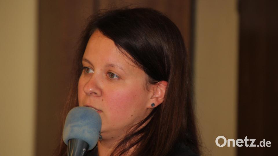 Veronika Ziegler vom Kreisjugendamt Tirschenreuth stellte das Projekt Familienpaten vor. Bild: kro