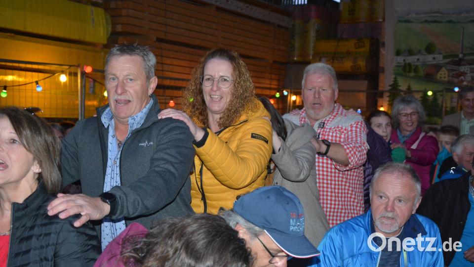 Mit der Zillertaler Musik ging die Post ab. Bild: jr