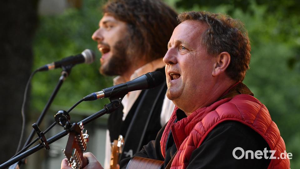 Bild: Hartl
„900 samma“ Hahnbach
„Oisecht“ – Die Bayrischen Singer und Songwriter spielen auf der Freilichtbühne auf dem Frohnberg bei Hahnbach. Bild: Petra Hartl