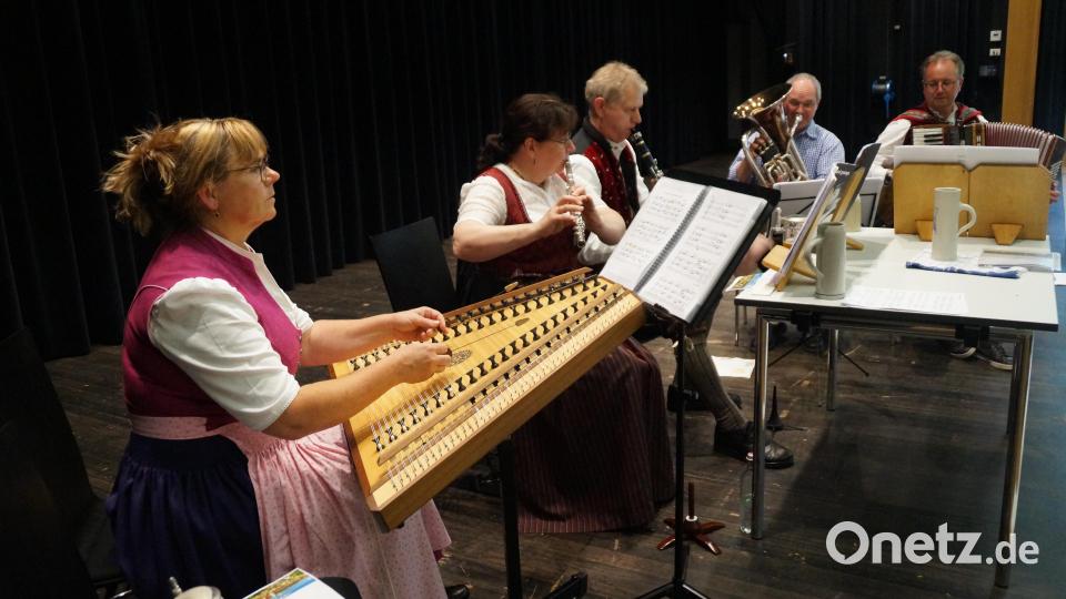 Musikalisch wurde der Festakt von den Musiklehrern der Städtischen Musikschule gestaltet. Bild: wel