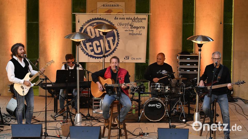 Bild: Hartl
„900 samma“ Hahnbach
„Oisecht“ – Die Bayrischen Singer und Songwriter spielen auf der Freilichtbühne auf dem Frohnberg bei Hahnbach. Bild: Petra Hartl