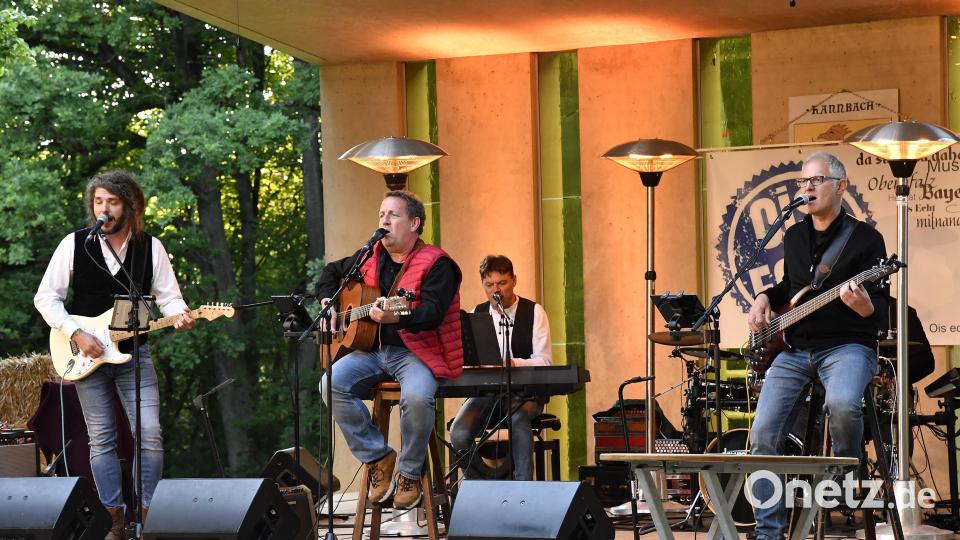 Bild: Hartl
„900 samma“ Hahnbach
„Oisecht“ – Die Bayrischen Singer und Songwriter spielen auf der Freilichtbühne auf dem Frohnberg bei Hahnbach. Bild: Petra Hartl
