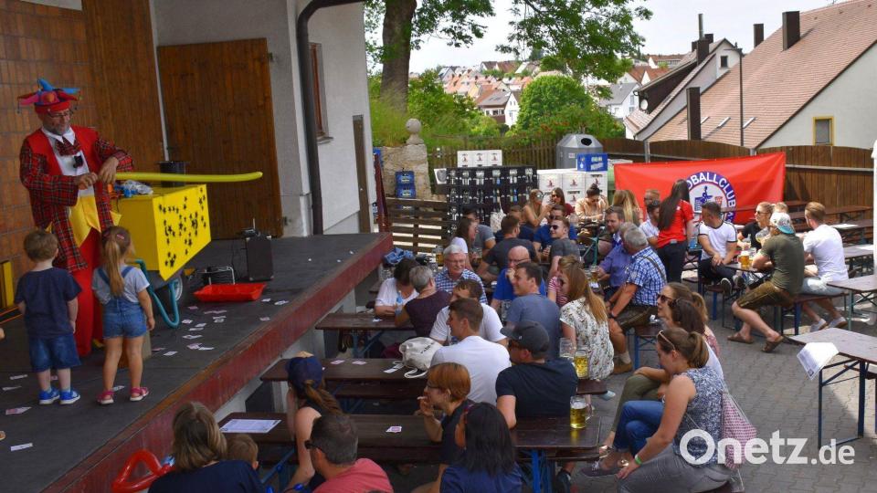 Zauberer Sirbas bei "Handball meets Fuchsbeck" im Einsatz. Archivbild: cwh