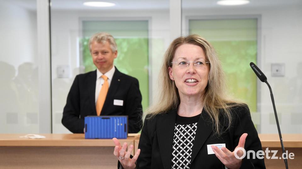 "Es gibt kein vergleichbares Labor in ganz Deutschland, das in einem Container gebaut worden ist." (Professorin Stefanie Steinhauser) Bild: Gabi Schönberger