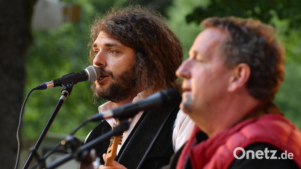 Bild: Hartl
„900 samma“ Hahnbach
„Oisecht“ – Die Bayrischen Singer und Songwriter spielen auf der Freilichtbühne auf dem Frohnberg bei Hahnbach. Bild: Petra Hartl