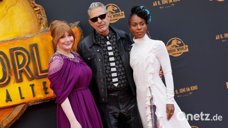 Die Schauspieler Bryce Dallas Howard (l-r), Jeff Goldblum und DeWanda Wise bei der Premiere in Köln. Bild: Thomas Banneyer/dpa