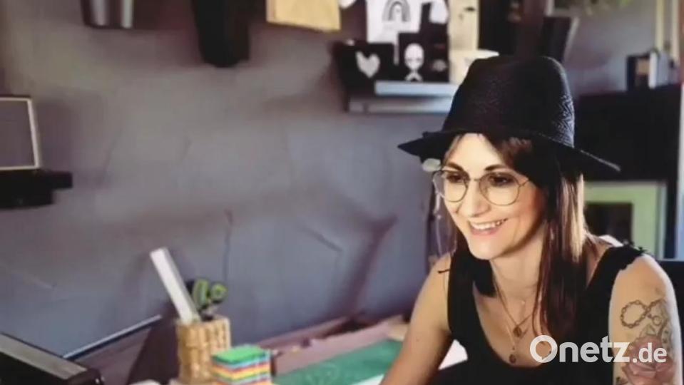 Sandra Etterer aus Krummennaab in ihrem Geschäft in Erbendorf. Bild: Jennifer Zeitler/exb