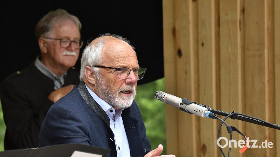 „900 samma“ Hahnbach: Der Mundart-Abend auf der Freilichtbühne auf dem Frohnberg war ein Höhepunkt der Feierlichkeiten. Mit dabei war Dieter Radl. Bild: Petra Hartl