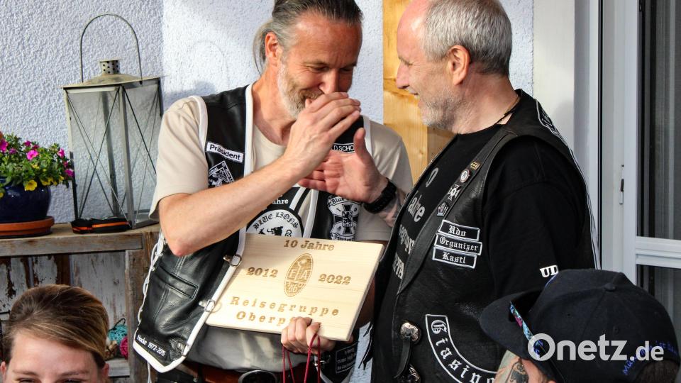 Der Präsident der Blue Lions aus Forstenried Oliver Christian ( links) und der Chef der &quot;Reisegruppe Oberpfalz&quot; Udo Völkl (rechts). Bild: (exb) Udo Völkl