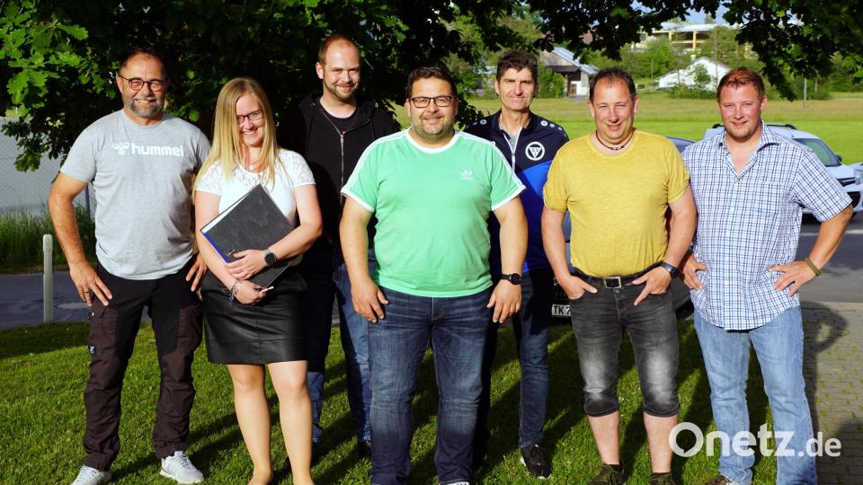 Mit Bürgermeister Thomas Kaufmann (Mitte) ist das Organisationsteam für das diesjährige Bürgerfest siebenköpfig. Auch Roman Schmidt, Katja Busch, Bastian Veigl, Reiner Ullmann sowie Matthias und Florian Hösl (von links) haben bereits jede Menge Arbeit in die Vorbereitung gesteckt. Bild: bkr