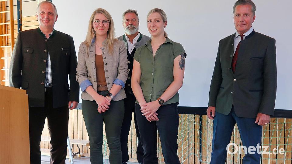 Komplett ist nun wieder die Vorstandschaft der Kreisgruppe Tirschenreuth des BJV. Im Bild von links Zweiter Vorsitzender Peter Hamm, Schatzmeisterin Laura Schaumberger, Dritter Vorsitzender Nobert Helgert, Schriftführerin Daniela Stark und Erster Vorsitzender Eberhard Freiherr von Gemmingen-Hornberg. Bild: bsc