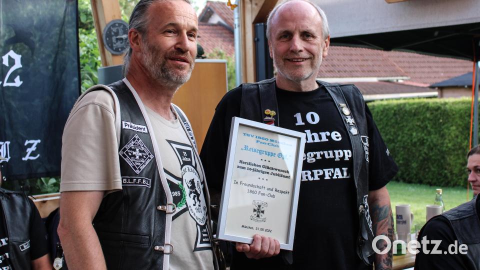 Der Präsident der Blue Lions aus Forstenried Oliver Christian ( links) und der Chef der &quot;Reisegruppe Oberpfalz&quot; Udo Völkl (rechts). Bild: (exb) Udo Völkl