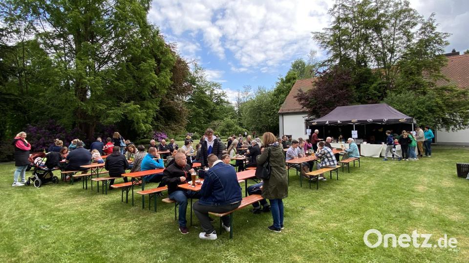 Zahlreiche Besucher kamen zum Weißwurstfrühstück der Ministranten. Bild: Markus Scharnagl/exb