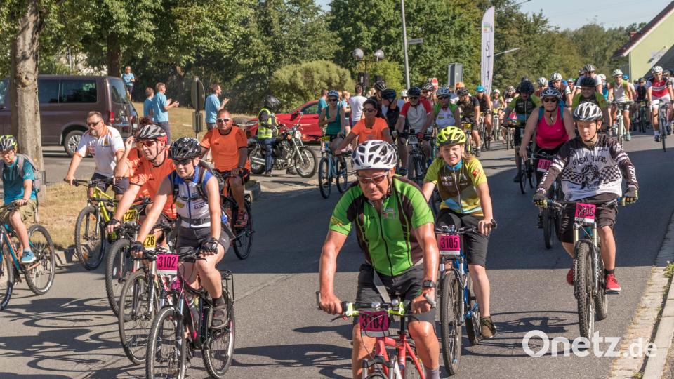 Bei der beliebtesten Radsportveranstaltung der Nordoberpfalz, der Panoramatour können die Radler nach zwei Jahren Pause wieder an den Start gehen. Die Teilnehmerzahl ist auf 1500 Radler begrenzt. Archivbild: fz