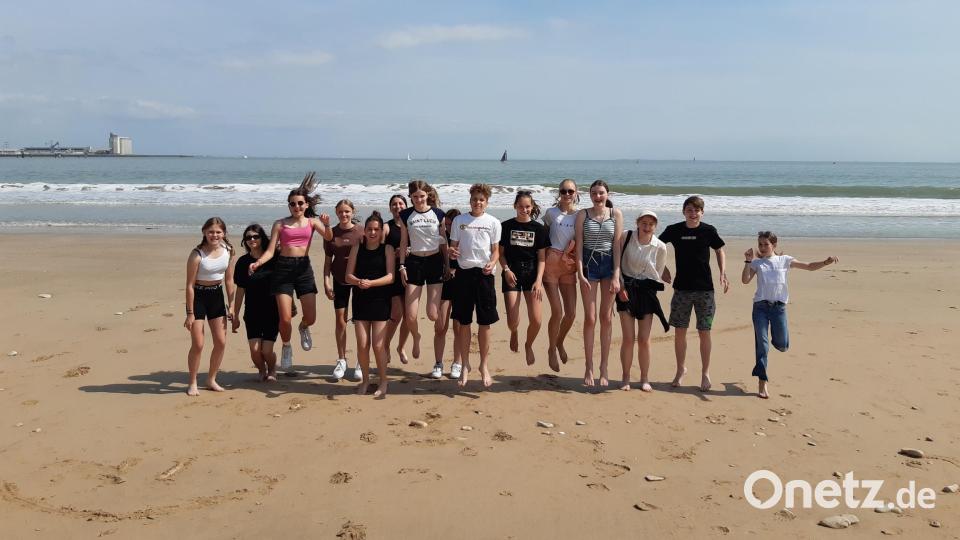 Die Schüler sind begeistert vom breiten Atlantikstrand. Bild: dob